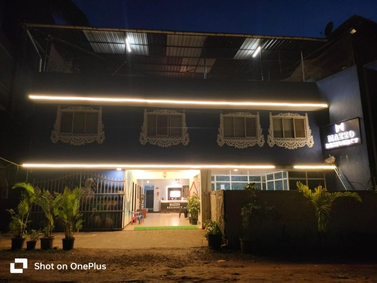 לינה וארוחת בוקר נגאון Mazzo Residency מראה חיצוני תמונה